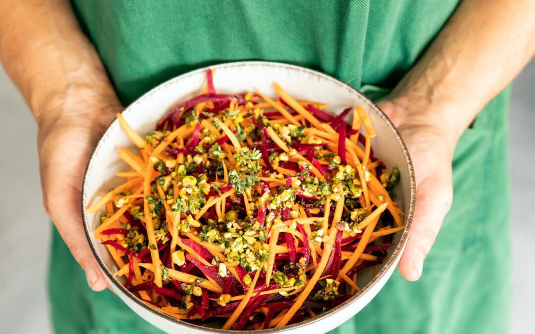 Ensalada de remolacha y zanahoria con pesto de pistachos